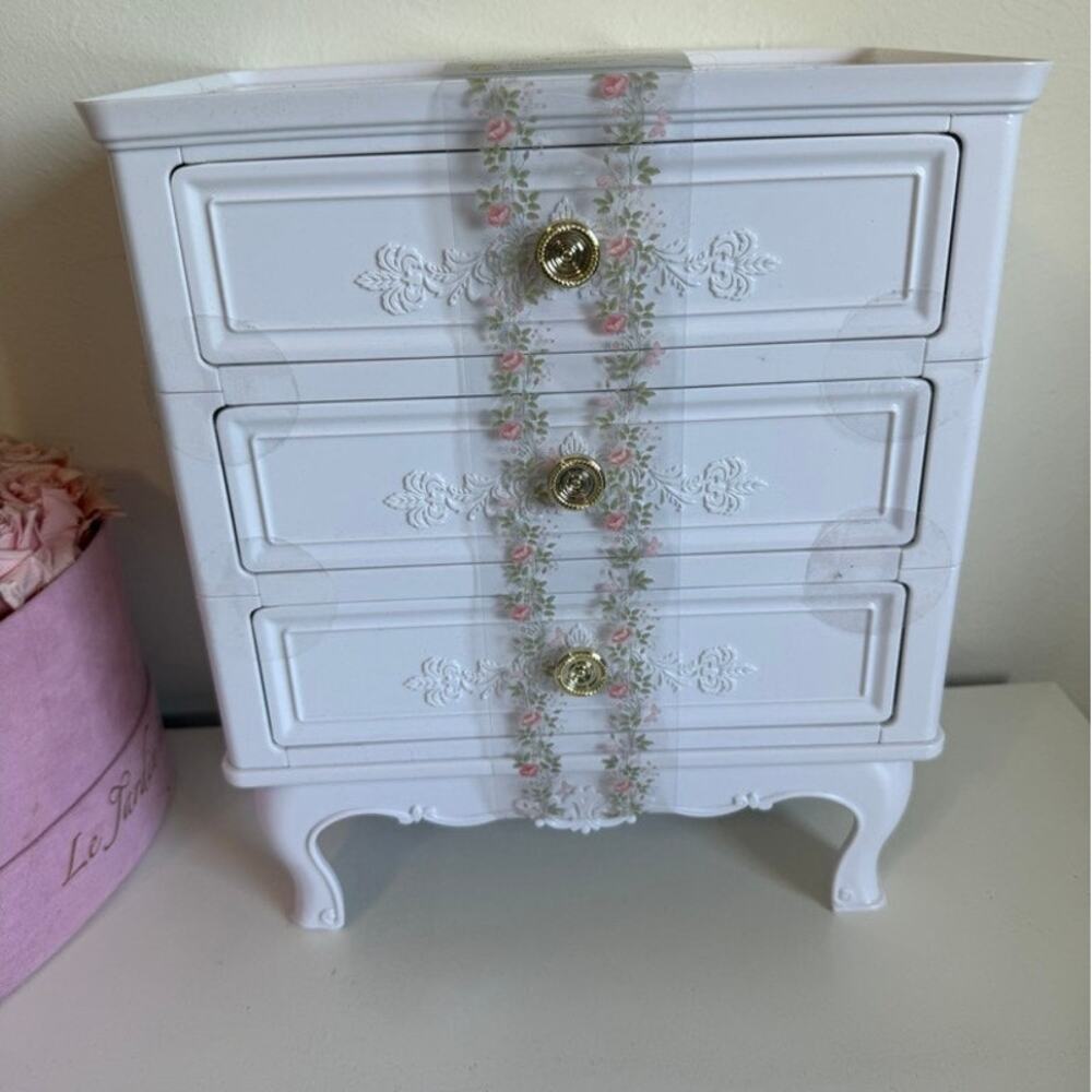 NWT Viral Coquette Mini Dresser Beauty Chest Dorm Room Vanity Organizer White
